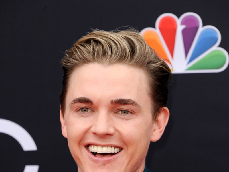 Jesse McCartney Looks Back On His Life In ‘Yours’ Music Video